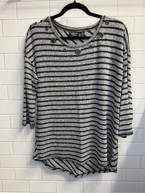 Onque Casual XL Gray Black Stripe Grommet Tunic Super Soft EUC